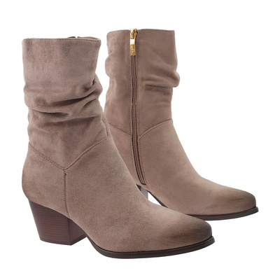 Beżowe botki kowbojki z zamszu e na obcasie