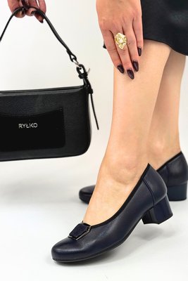 Granatowe skórzane czółenka damskie na obcasie