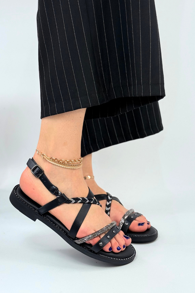 Czarne sandały z ekoskóry z ozdobnymi paskami płaskie