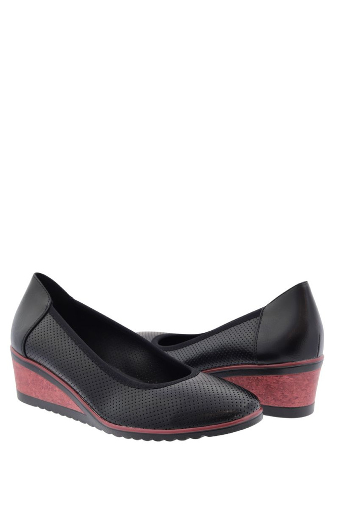 Półbuty czarne perforowane na koturnie 