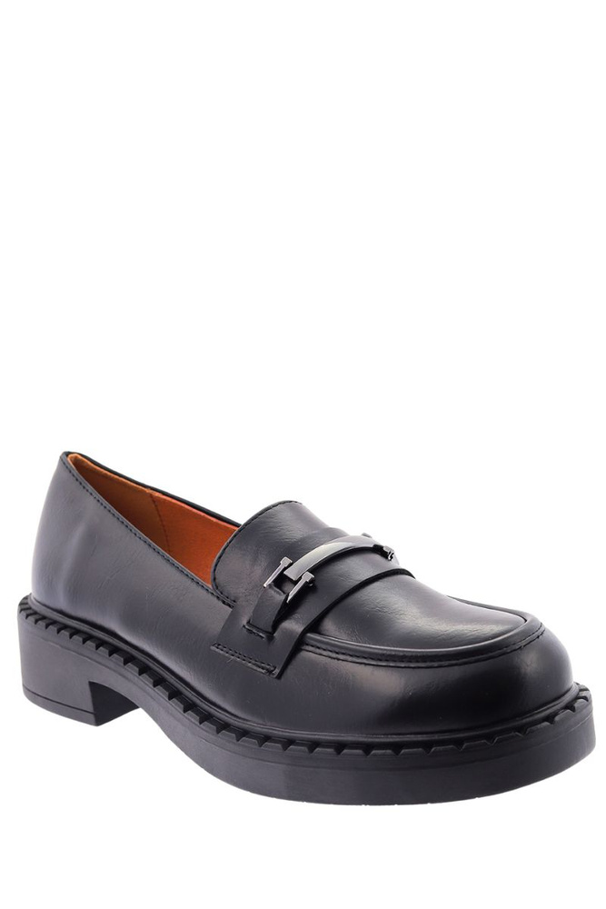 Czarne mokasyny na masywnej podeszwie z metalową ozdobą