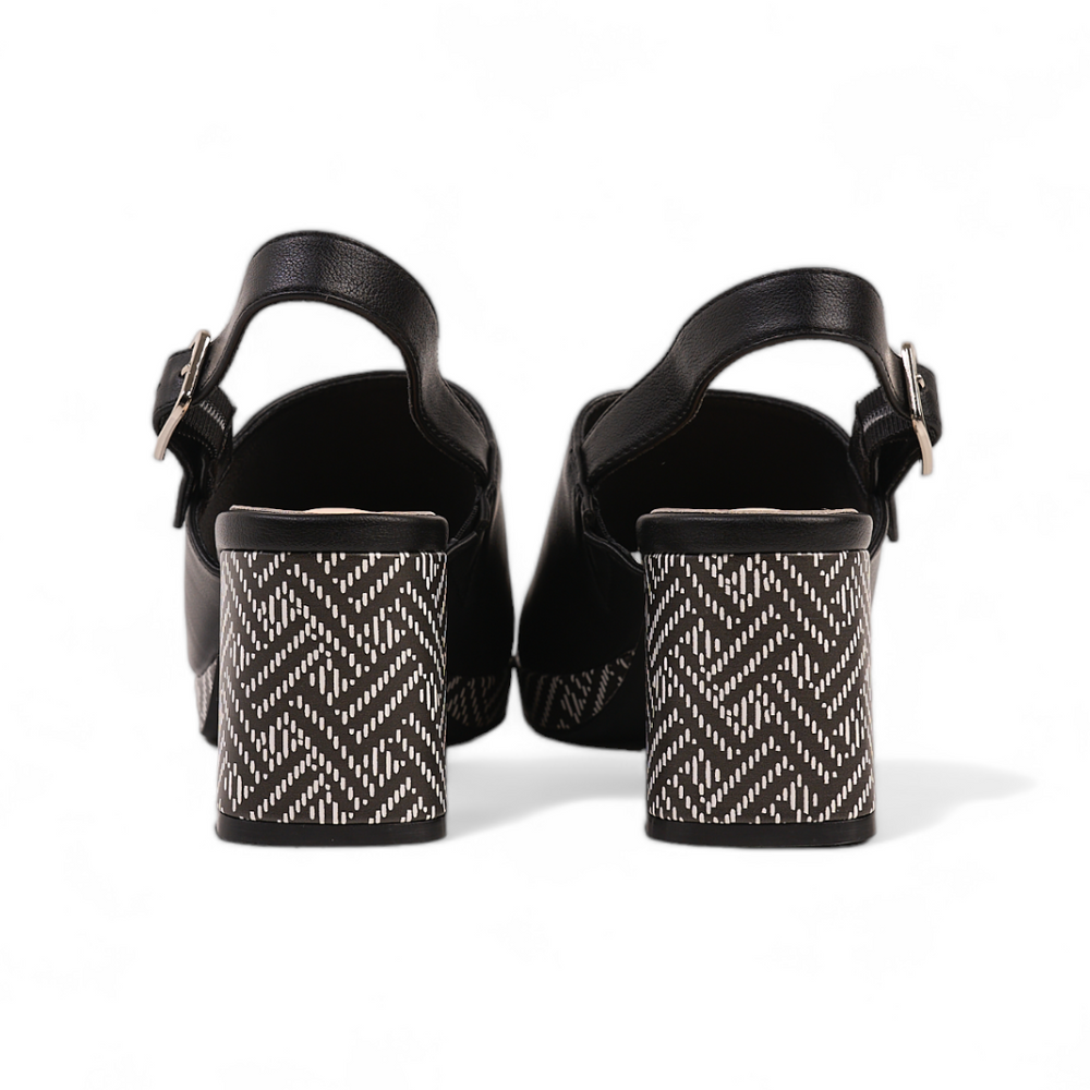 Чорні босоніжки з декоративним каблуком від Sergio Leone 