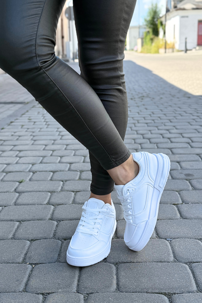 Damskie białe sneakersy Big Star z ekoskóry na płaskiej podeszwie
