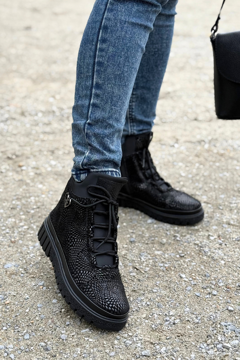 Чорні лаковані ботильйони Filippo