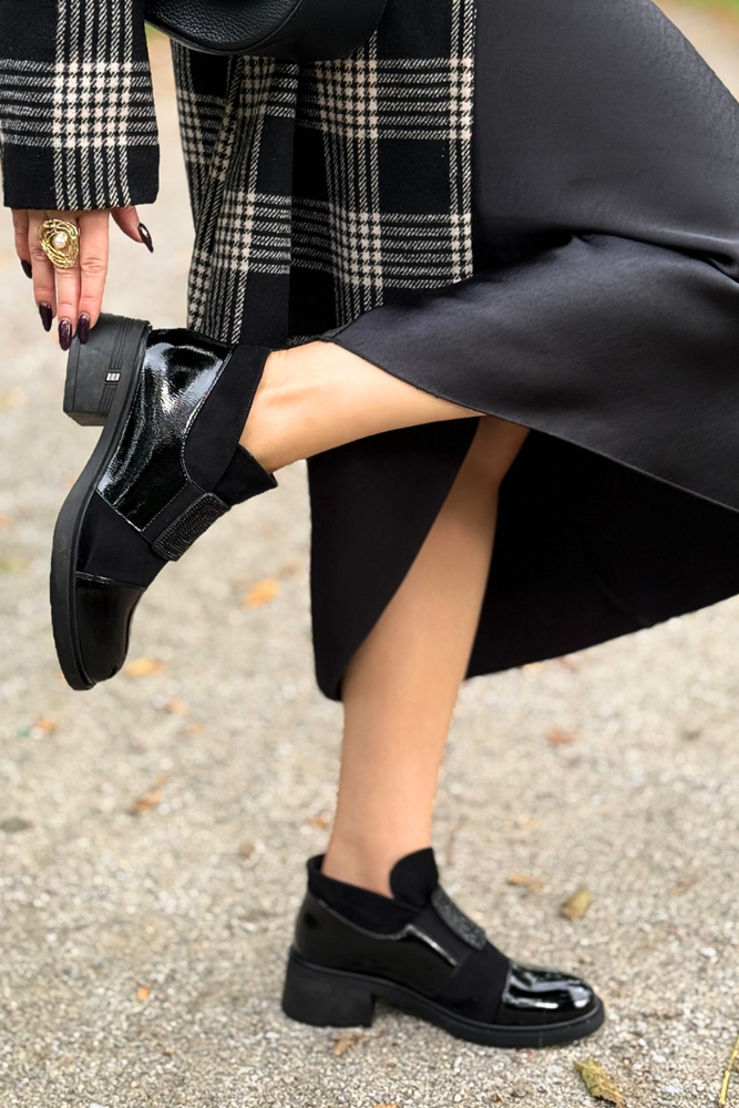 Темно-бежеві ажурні ботильйони із замшевої екошкіри