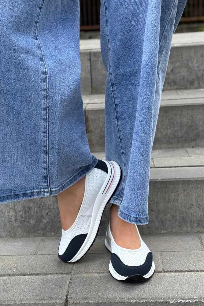 Półbuty skórzane ażurowe biało granatowe na platformie Filippo