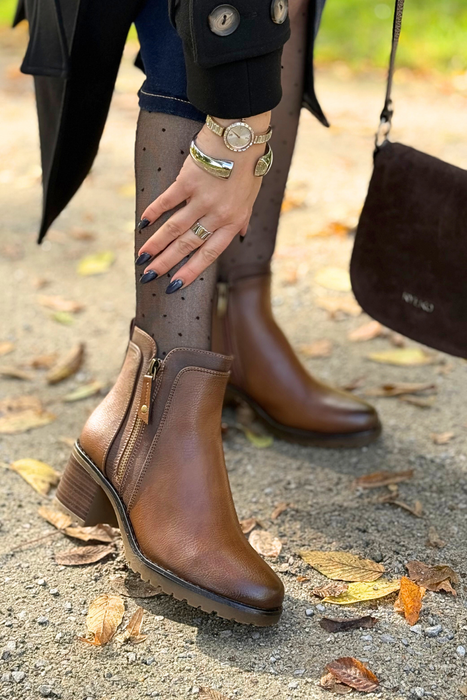 Черевики замшеві коричневого кольору, утеплені