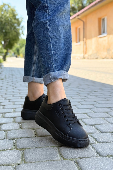 Czarne sneakersy damskie z ekoskóry  na grubej platformie Big Star