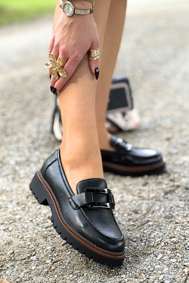 Чорні лаковані лофери від Sergio Leone