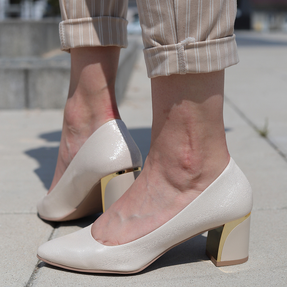 Czółenka złote na złotym klocku Dantex