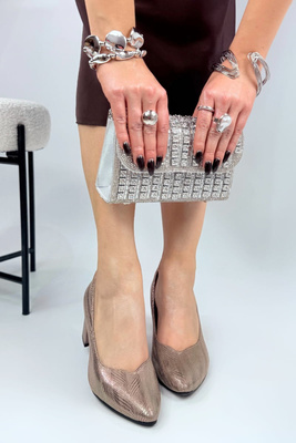 Чорні замшеві ботильйони на блискавці ззаду