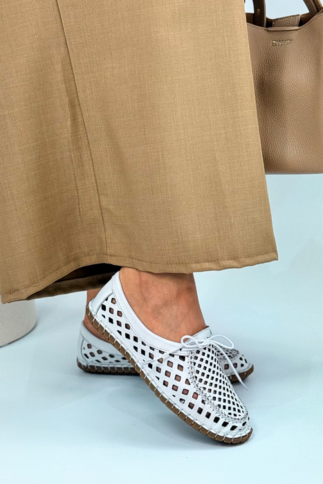 Mokasyny ażurowe białe skórzane płaskie