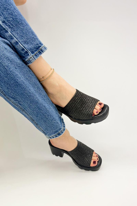 Klapki damskie czarne na klocku z platformą