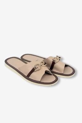 Шкіряні шльопанці саморобні з вишивкою квітів