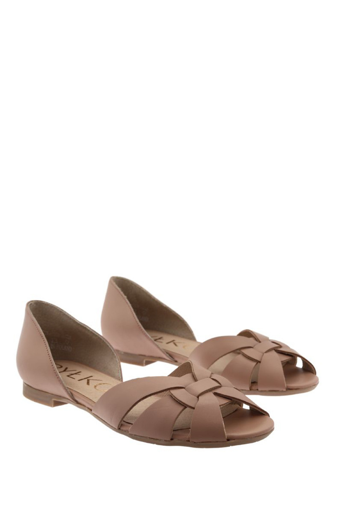 Beżowe sandały skórzane płaskie z zakrytą piętą Ryłko