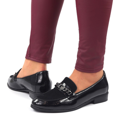 Чорні лаковані лофери з ланцюжком Potocki