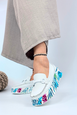 Białe skórzane półbuty wsuwane z kolorową platformą Filippo