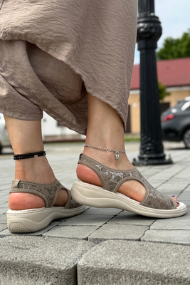 Khaki sandały na haluxy z klinem