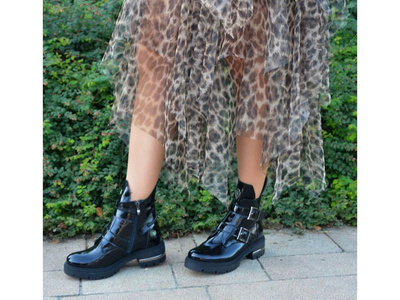 Чорні лаковані черевики LEMAR 60310