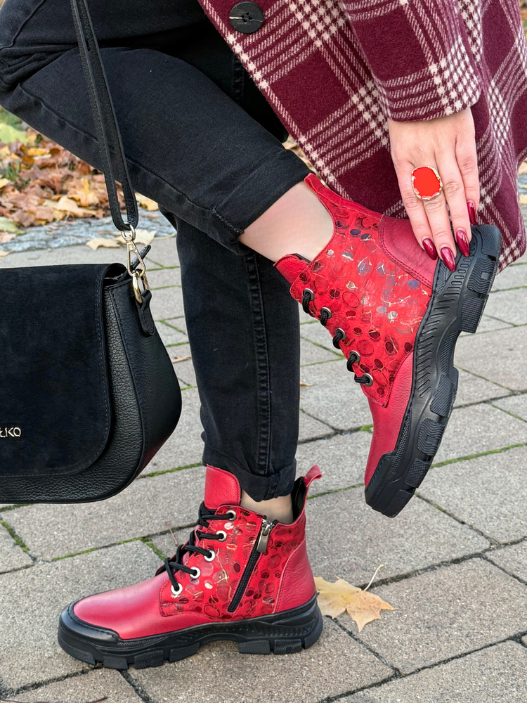 Trzewiki botki damskie skórzane sznurowane z zamkiem czerwone