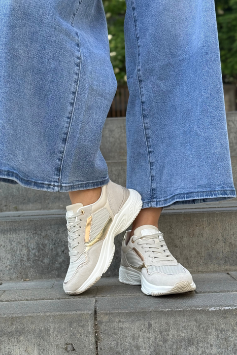 Beżowe skórzane sneakersy na platformie sznurowane