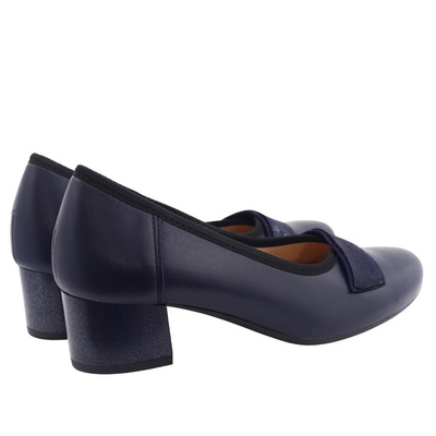 Темно-сині шкіряні туфлі на низькому каблуці Galant