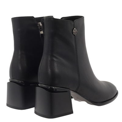 Чорні шкіряні ботильйони Artiker