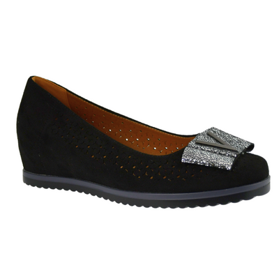 Czarne czółenka ażurowe na koturnie M. Daszyński