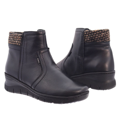 Чорні шкіряні черевики на польській танкетці