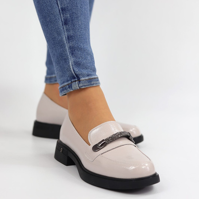 Сірі лаковані мокасини сліпони з ремінцем зі стразами