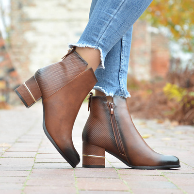 Botki brązowe na słupku ocieplane z zamkiem