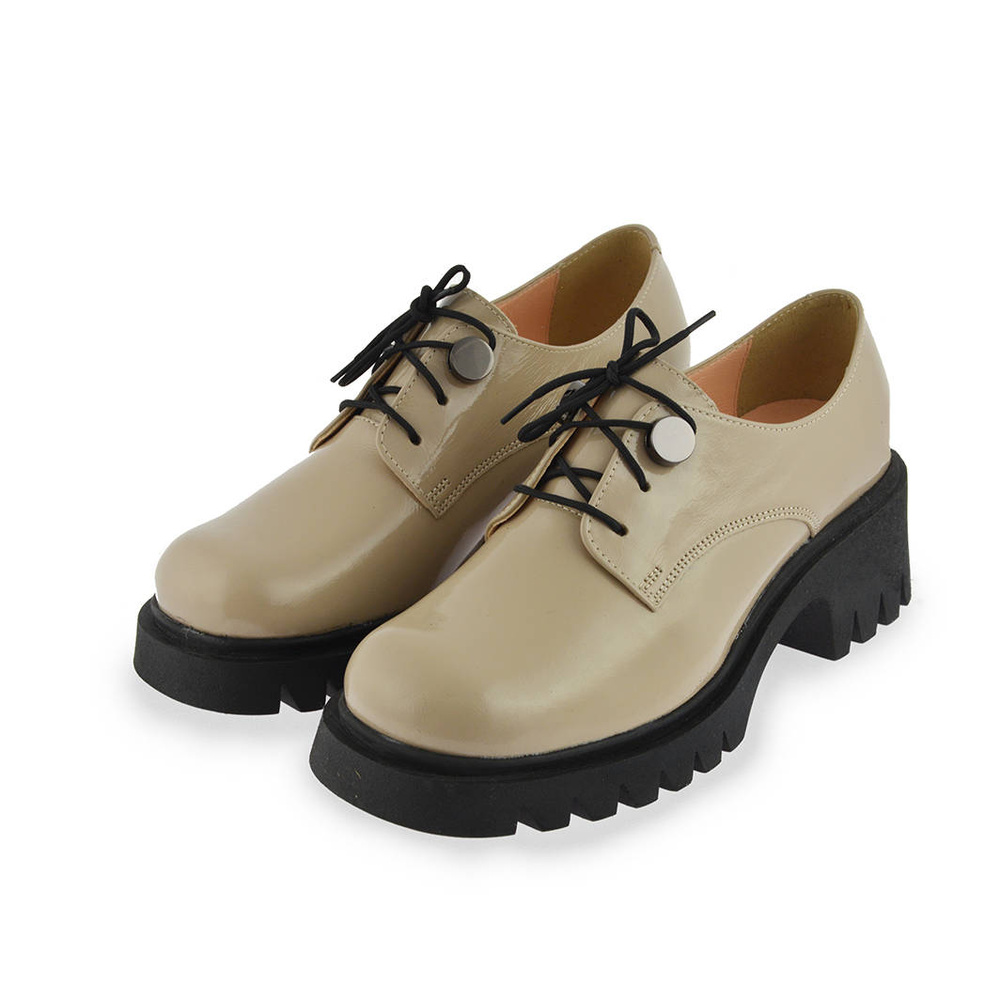 Półbuty Arka 6327 beżowe lakierowane