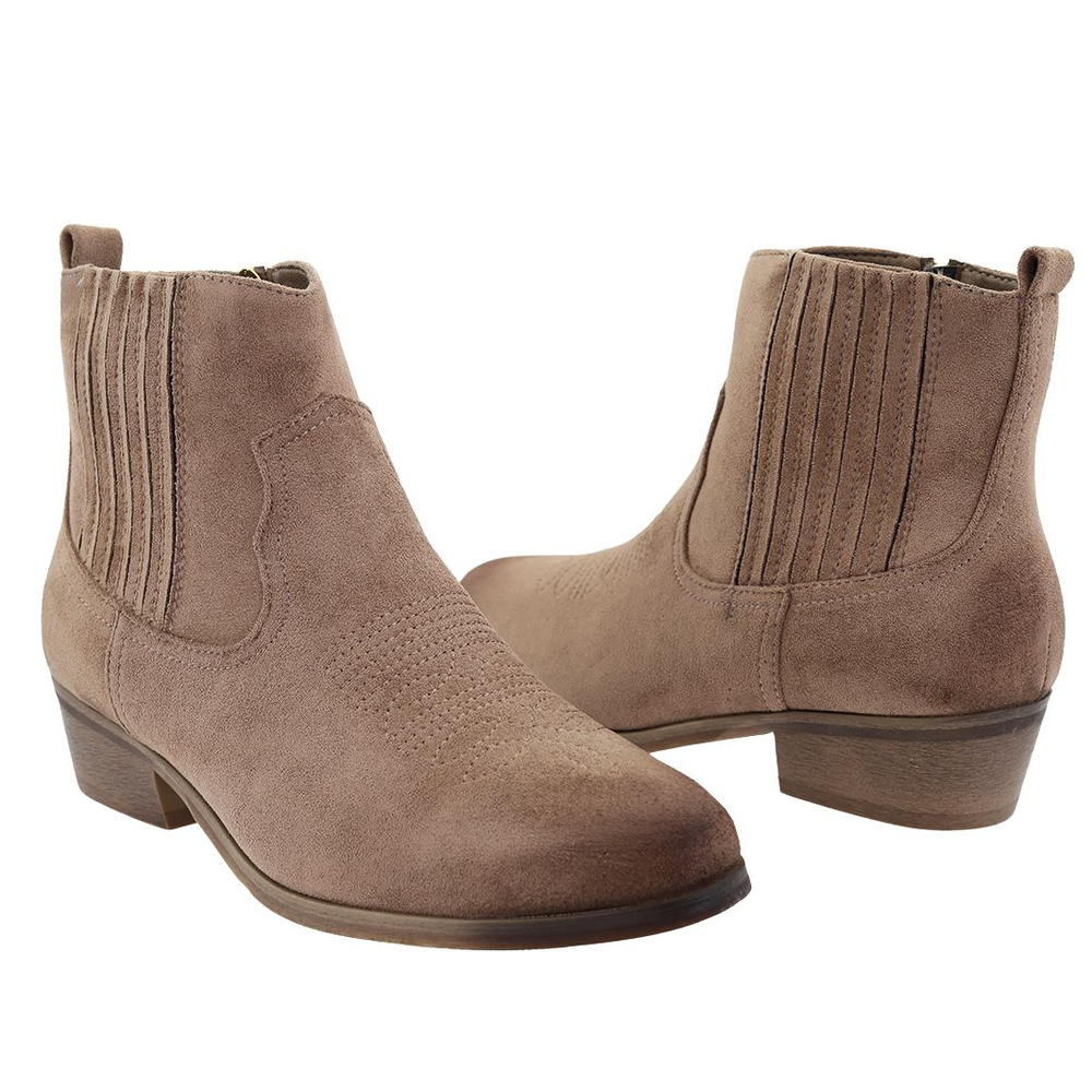 Коричневі замшеві ботильйони на низькому каблуці 