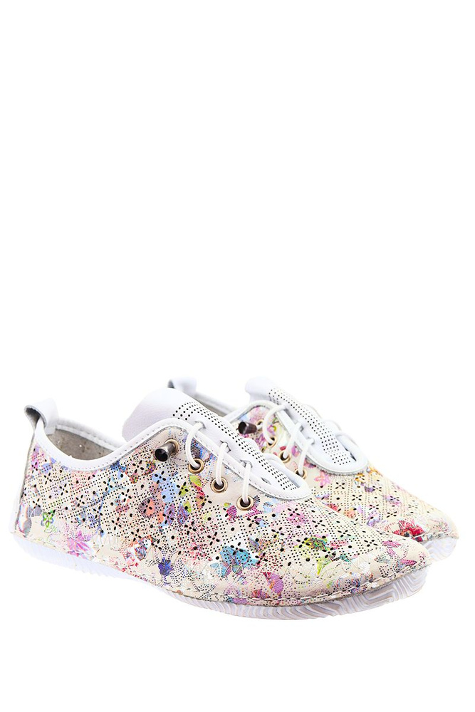 Skórzane półbuty ażurowe w kwiatowy wzór