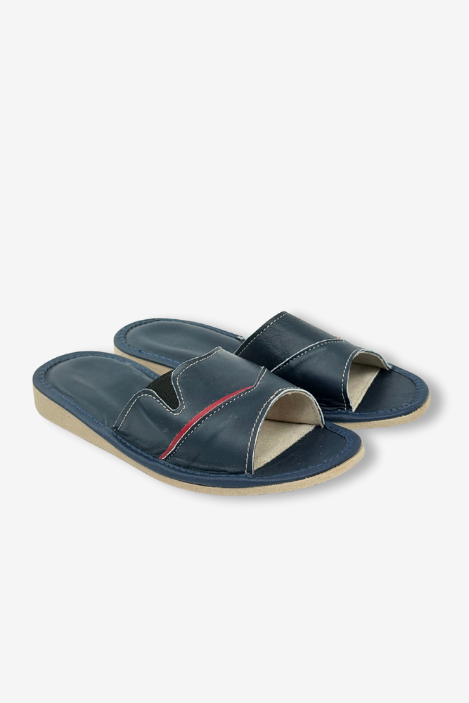 Шкіряні шльопанці саморобні з вишивкою квітів