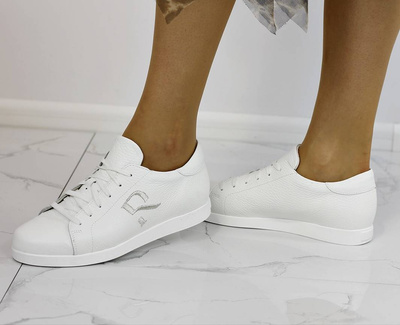 Białe sneakersy damskie ze skóry licowej Ryłko 