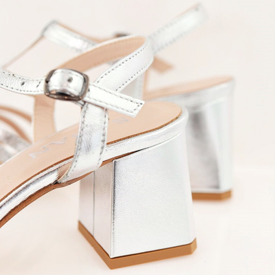 Sandały na klocku srebrne Sagan