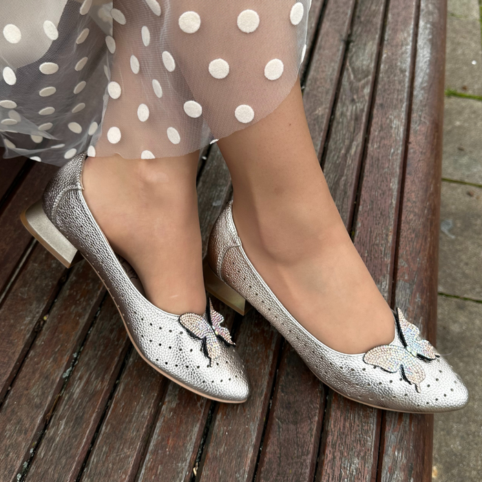 Золоті ажурні балетки на низьких підборах M. Daszyński