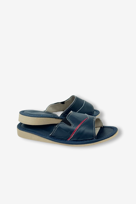 Шкіряні шльопанці саморобні з вишивкою квітів