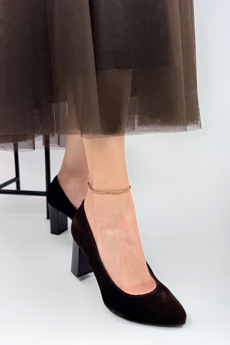 Welurowe czółenka skórzane na słupku brązowe