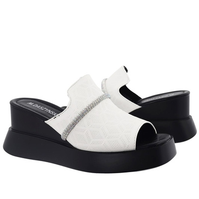 Жіночі білі сабо на танкетці M. Daszyński