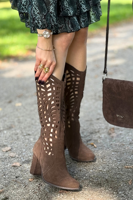 Бежеві оксамитові шкіряні чоботи на високому каблуці Exquisite