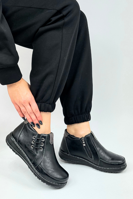 Бежеві жіночі утеплені ботильйони на платформі зі шнурівкою і застібкою