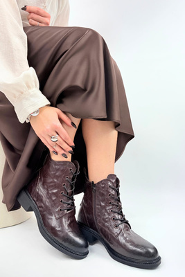 Чорні жіночі шкіряні ботильйони на товстій платформі зі шнурівкою 