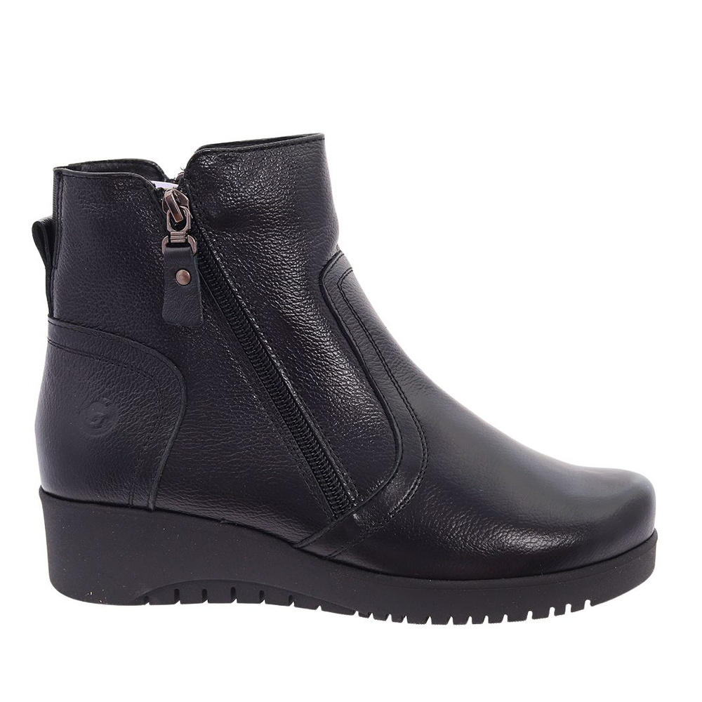 Czarne botki skórzane na koturnie Polskie na zamek