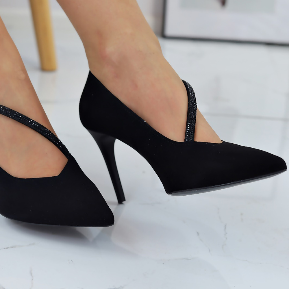 Елегантні чорні оксамитові туфлі Kaniowski на високих підборах 