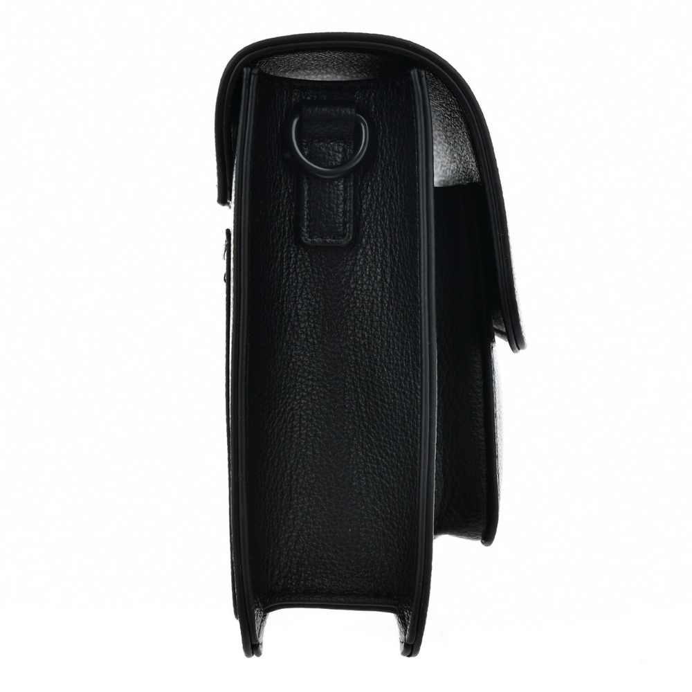 Маленька чорна сумка-месенджер із клапаном у формі великої зірки