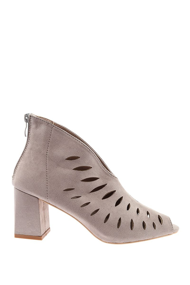 Szare botki zamszowe ażurowe na klocku z zamkiem na pięcie