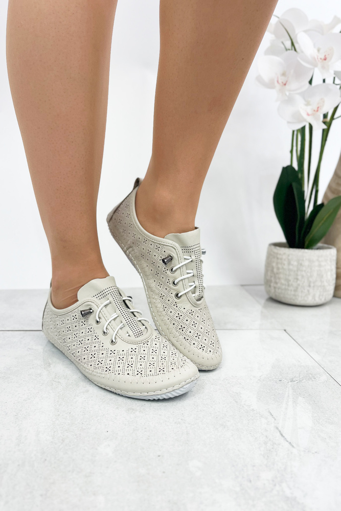 Półbuty ażurowe skórzane w kolorze beżowym