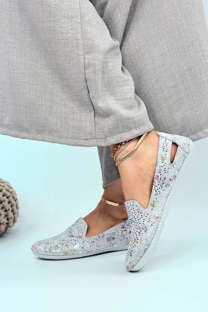 Сині ажурні туфлі на зав'язках